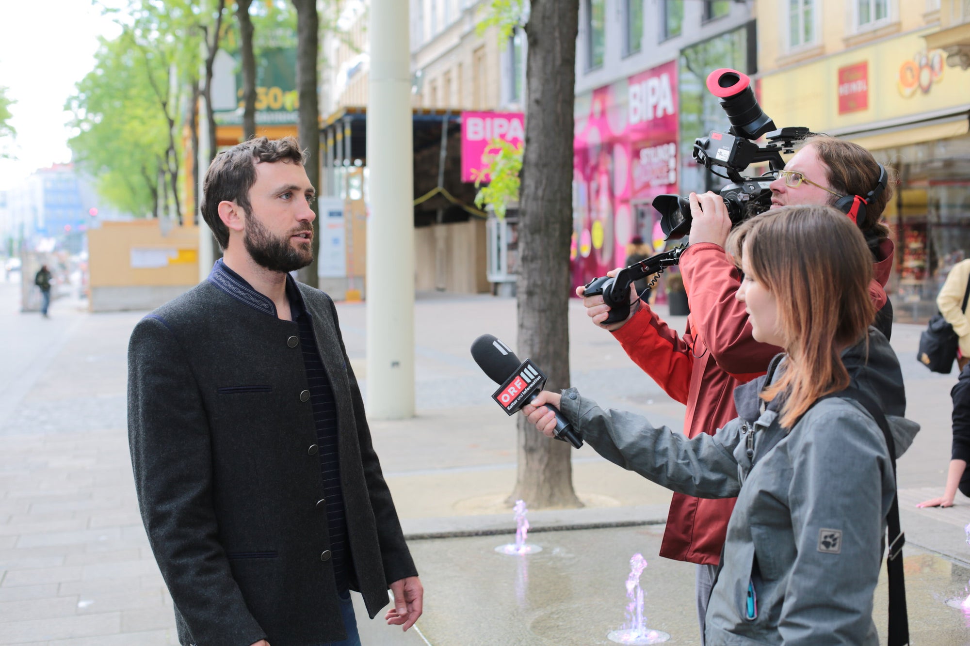 Paparazzi in Downtown Vienna
