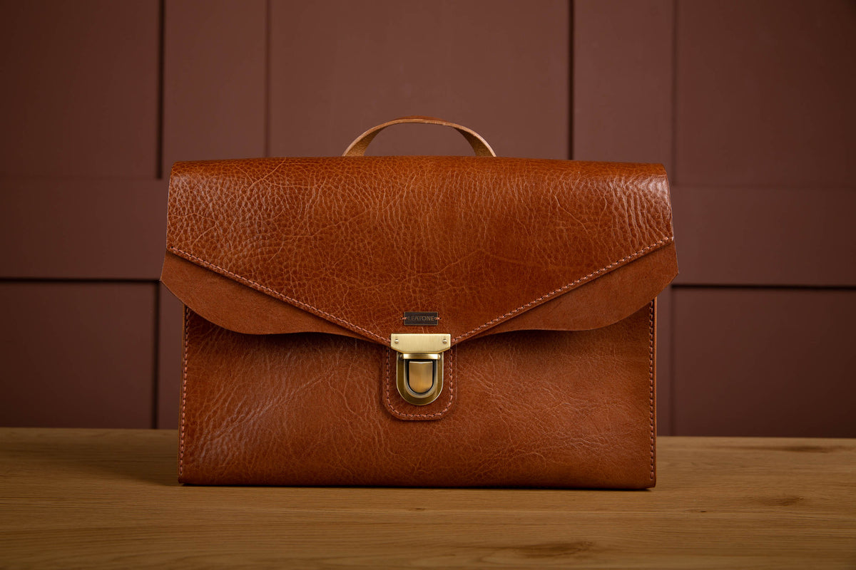LEATONE &quot;Retrato&quot; leather briefcase in classic whiskey color