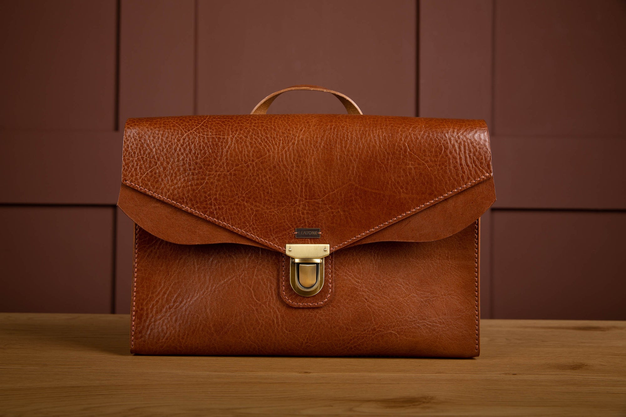 LEATONE "Retrato" leather briefcase in classic whiskey color
