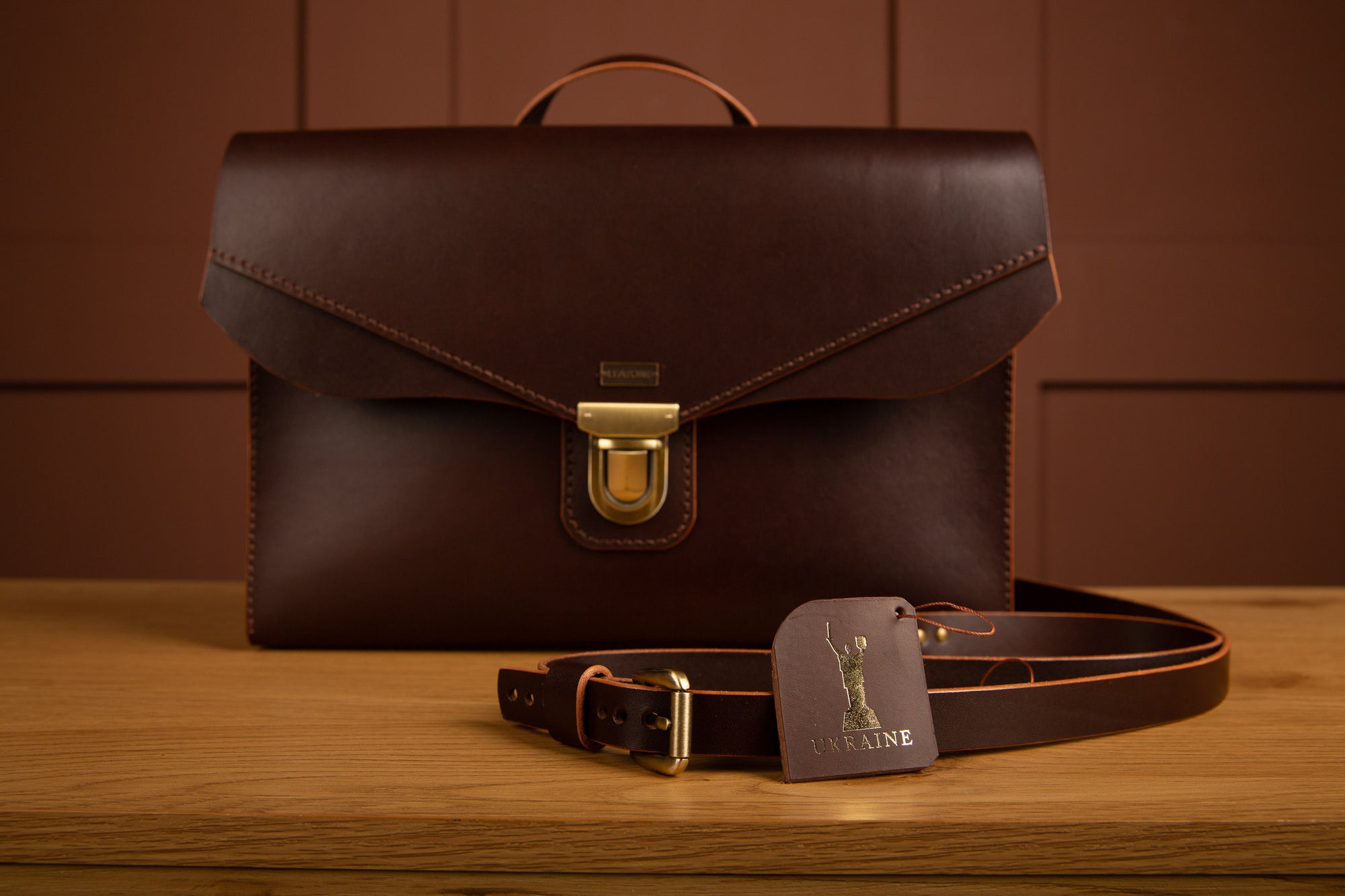 LEATONE "Retrato" leather briefcase in chestnut color